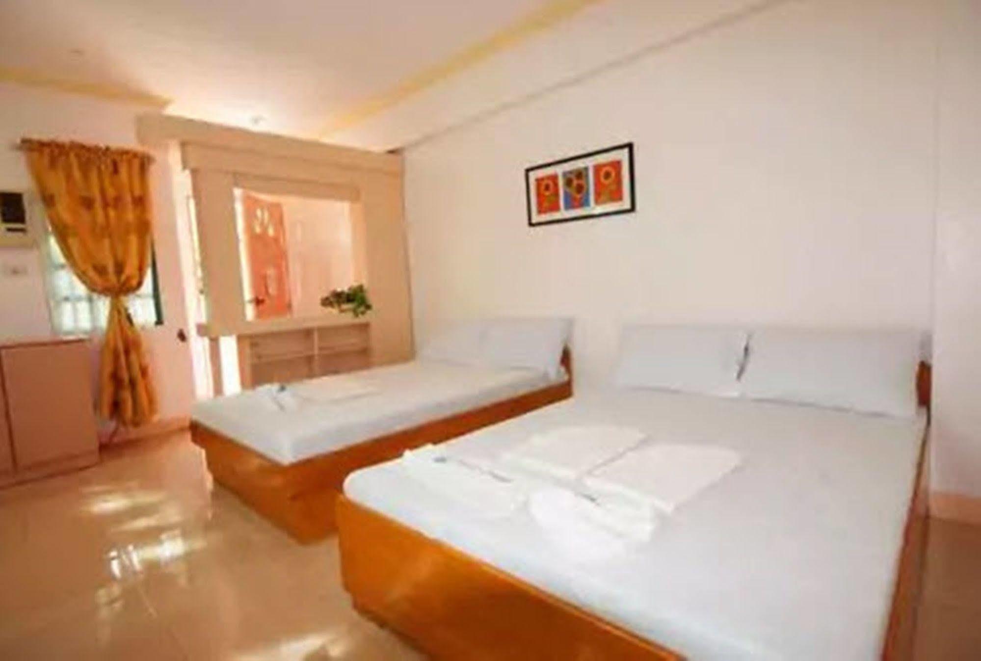 Apartelle De Francesca Puerto Galera Exterior photo