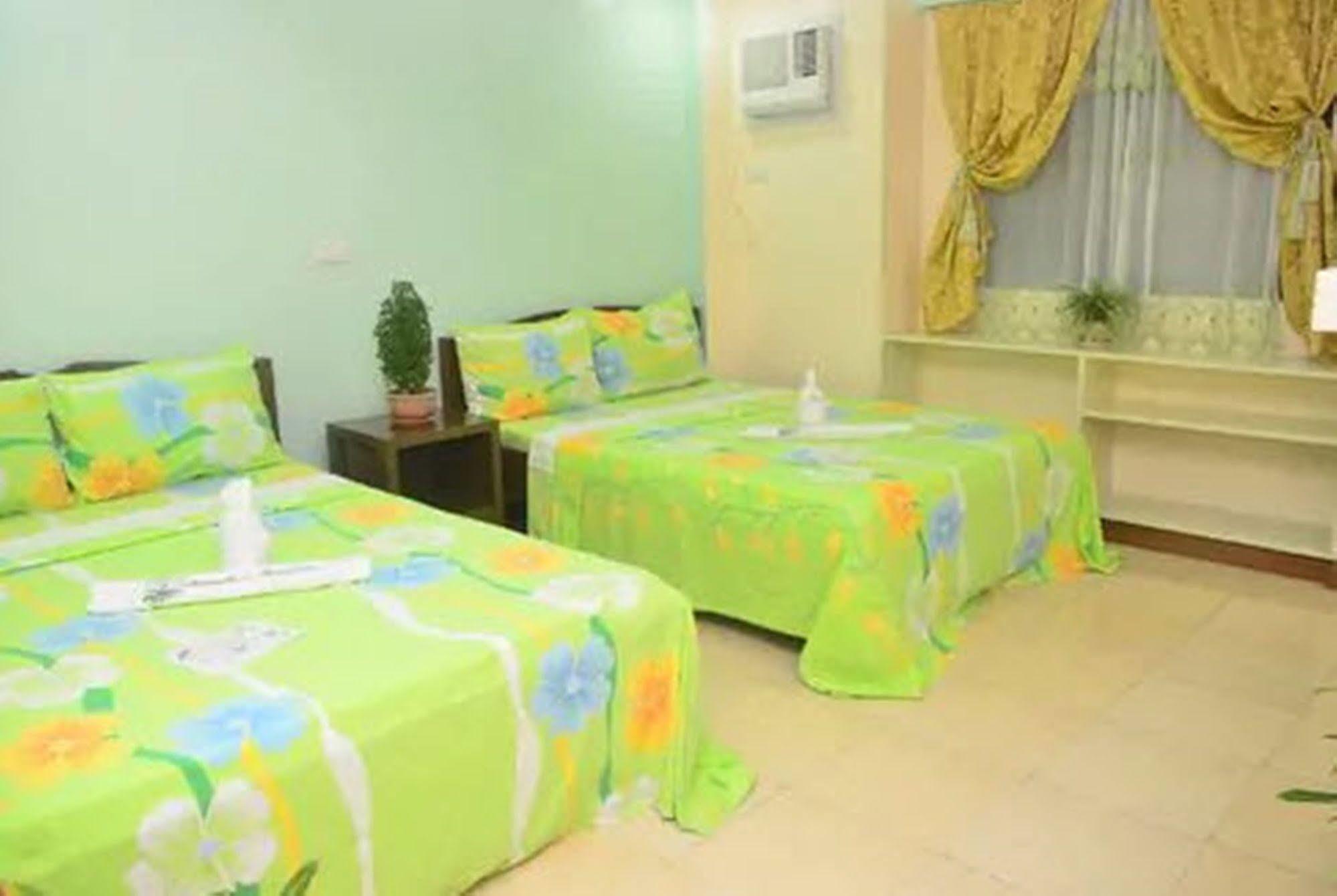 Apartelle De Francesca Puerto Galera Exterior photo