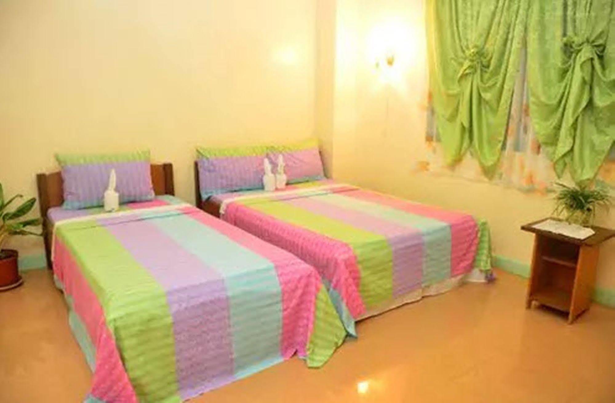 Apartelle De Francesca Puerto Galera Exterior photo